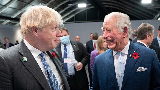 Princ Charles vtipkuje s Borisem Johnsonem.