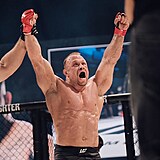 Filip Grznár slaví svou první výhru v profesionálním MMA!