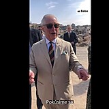Princ Charles si na návštěvě Jordánska popovídal se slovenskými turisty.
