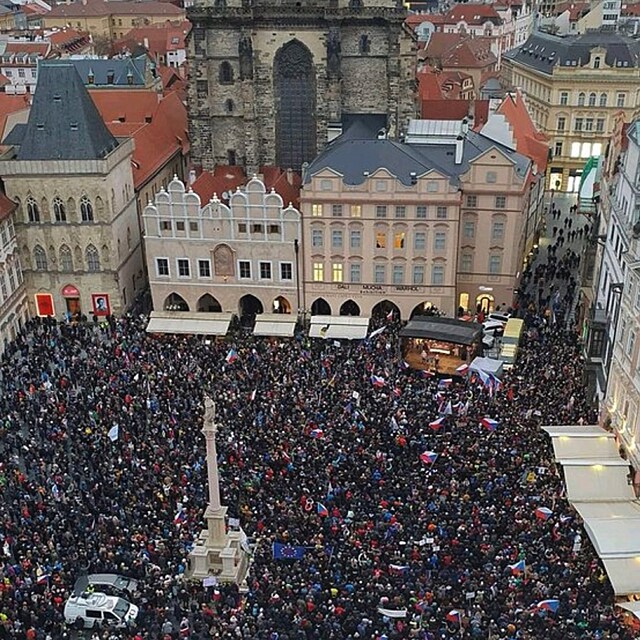 Staromk praskal ve vech.