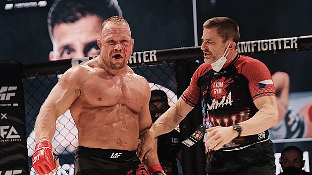 Filip Grznr slav prvn vhru v MMA!