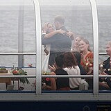 Svatba Jakuba Vágnera probíhala stylově na lodi na Vltavě: První manželský...