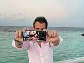 Leo Mare na Maledivách nezahálí a poctiv futruje sociální sít.