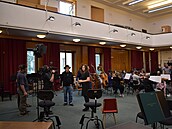 Janákova filharmonie natáí scénickou hudbu k seriálu Stíny v mlze.