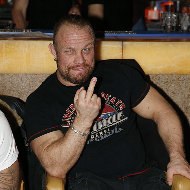 Grznár rozdává rady o výchově. „Kdo své děti nemlátí, je debil,“ tvrdí