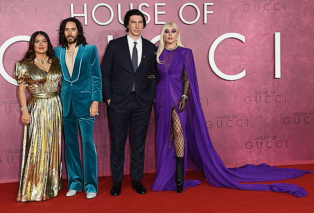 House of Gucci je plné hvzd: Salma Hayek, Jared Leto, Adam Driver a Lady Gaga.