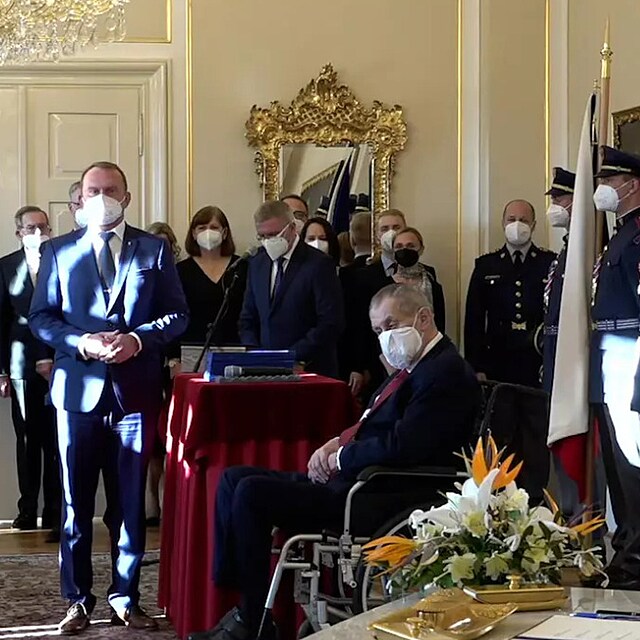 Prezident Miloš Zeman jmenoval novou vládu Česka.