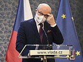 Ministr zdravotnictví Vlastimil Válek.