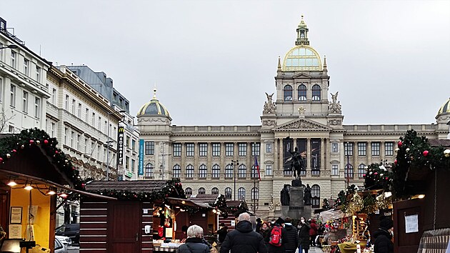 Evropa utahuje covidové opasky, ale v esku jsme v pohod.