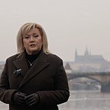 Exministryně financí Alena Schillerová natočila na břehu Vltavy novoroční přání.