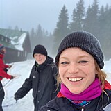 Ester Geislerová si užívá zimních radovánek v Peci pod Sněžkou.