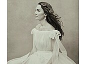 Kate Middleton vypadá na nových fotkách bájen