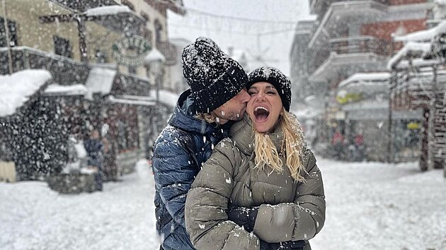 Dara si s partnerem Pavlem Nedvdem uívá romantiku na horách.