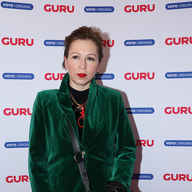 Zuzana Stivínová přišla na premiéru minisérie Guru v netradičním kostýmku.