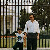 Pablo Escobar se synem Sebastiánem.