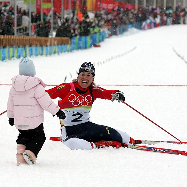 Kateina Neumannov na ikonick fotografii z olympijskch her v Turn v roce...