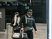 Karlos Vémola a Lela Ceterová na letiti po návratu z Dubaje.
