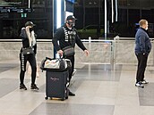Karlos Vémola a Lela Ceterová na letiti po návratu z Dubaje.