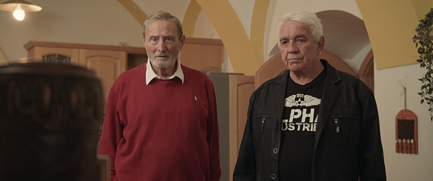 Jiří Krampol a Ladislav Frej ve filmu Stáří není pro sraby