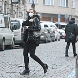 Lucie Borhyová v ulicích Prahy: Poznali byste slavnou moderátorku?