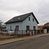 Dům Karla Kopáče už neexistuje, plot ale zůstal stejný.