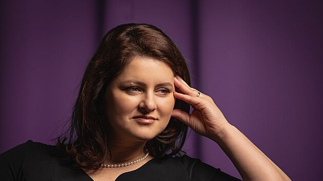 I Jana Malá�ová se cht�la lidem líbit, a tak anga�ovala fotografa, který fotil...