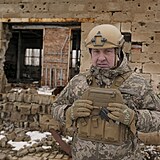 Ukrajinský voják na frontě v Luhanské oblasti.