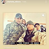 Na Instagramu Charlotte Štikové se objevily urážky směrem k Sámeru Issovi a...