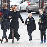 Tatiana Dyková a její tři synové přicházejí na poslední rozloučení s otcem...