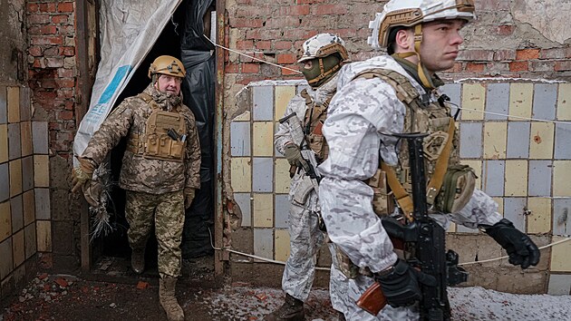 Ukrajintí vojáci na front v Luhanské oblasti.