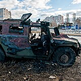 Hořící ruská vozidla v Charkově.