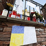Vzkazy a svíčky u ukrajinské ambasády,