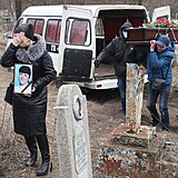 Ve městě Horlivka na východě Ukrajiny se konal pohřeb učitelky zeměpisu a...