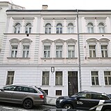 Emma Smetanová a Jordan Haj se stali majiteli bytu na pražském Břevnově.