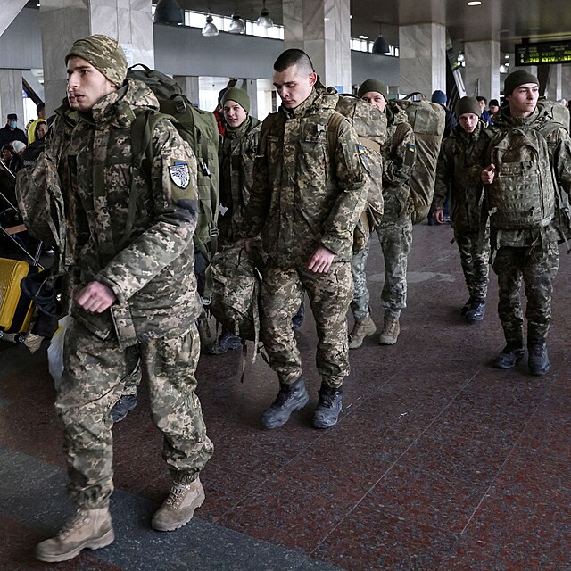 Ukrajint vojci v centru Kyjeva.