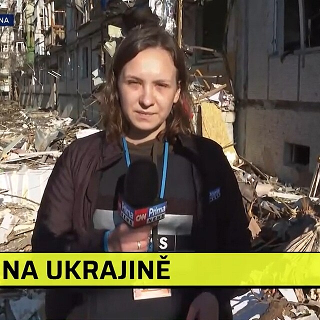 Reportrka CNN Prima News Darja Stomatov v zasaen ukrajinsk vesnici