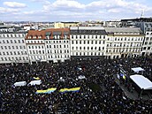 Nední demonstrace na Václavském námstí.