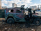 Hoící ruská vozidla v Charkov.