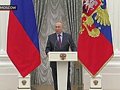 Vladimir Putin dnes na tiskové konferenci obhajoval své rozhodnutí vtrhnout na...