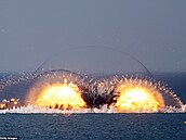 Takto vypadá výbuch termobarické bomby bhem strategického cviení ruské armády...