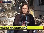 Reportérka CNN Prima News Darja Stomatová v zasaené ukrajinské vesnici