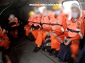 Evakuace posádky lodi Felicity Ace plné elektromobil, která u Azor zaala...