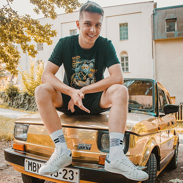 Natáčí videa a vydělávají miliony. Kdo jsou nejbohatší youtubeři Česka?