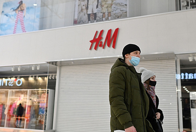 Zavřený obchod H&M v ruském Omsku.