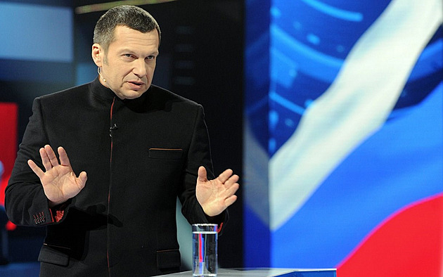 Prokremelský moderátor Vladimir Solovjev si ve svém pořadu nebral a nebere...