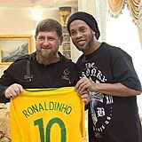 Ramzan Kadyrov s fotbalistou Ronaldinhem