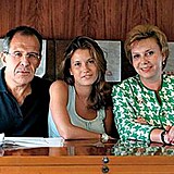 Sergej Lavrov s dcerou a manželkou Marií
