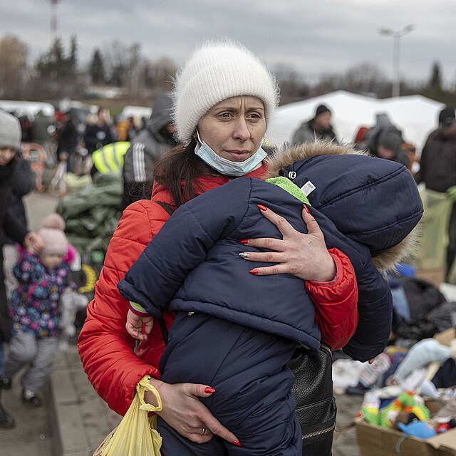 Ukrajinci na hranicch ekaj i osm hodin.