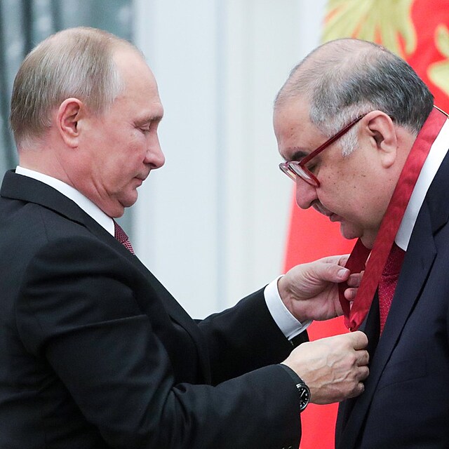 Alier Usmanov m k Vladimiru Putinovi blzko.