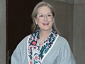 Meryl Streep na procházce. Je rok 2022 a vypadá stále skvle. Jak jen to dlá?